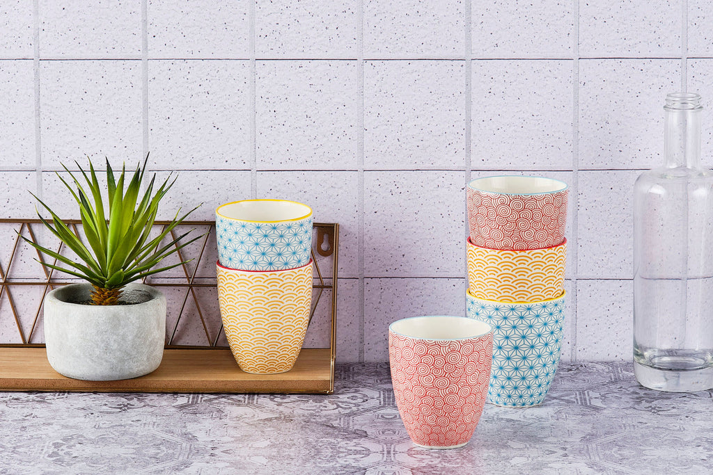 Cană PATTERN porțelan model geometric albastru 300ml - detaliu model decorativ