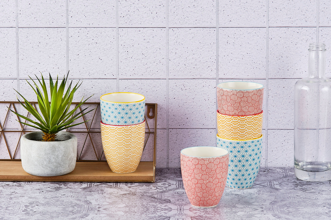 Cană PATTERN porțelan model cu valuri galbene 300ml - detaliu model decorativ
